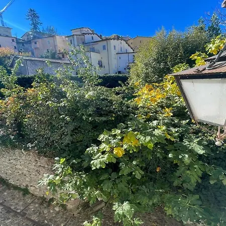 Traditional Town House Central - Car Unnecessary - Wifi - Sleeps 10