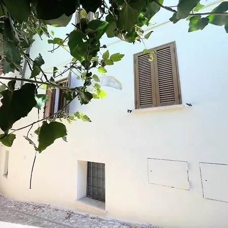 וילה Traditional Town House Central - Car Unnecessary - Wifi - Sleeps 10 ספולטו