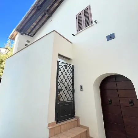 Traditional Town House Central - Car Unnecessary - Wifi - Sleeps 10 * Spoleto