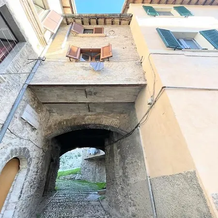 Villa Traditional Town House Central - Car Unnecessary - Wifi - Sleeps 10 *