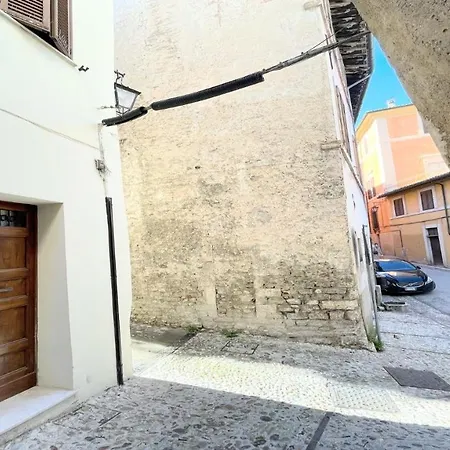 Traditional Town House Central - Car Unnecessary - Wifi - Sleeps 10 Spoleto