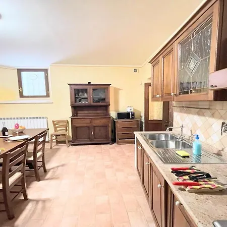 Traditional Town House Central - Car Unnecessary - Wifi - Sleeps 10 Spoleto