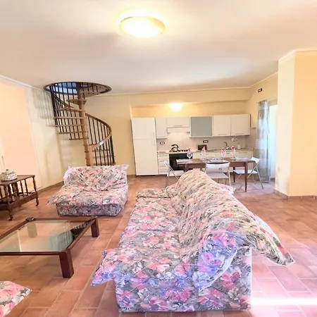Traditional Town House Central - Car Unnecessary - Wifi - Sleeps 10 Villa Spoleto