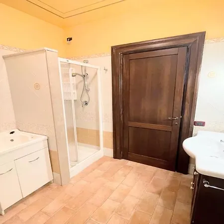 Traditional Town House Central - Car Unnecessary - Wifi - Sleeps 10 וילה *