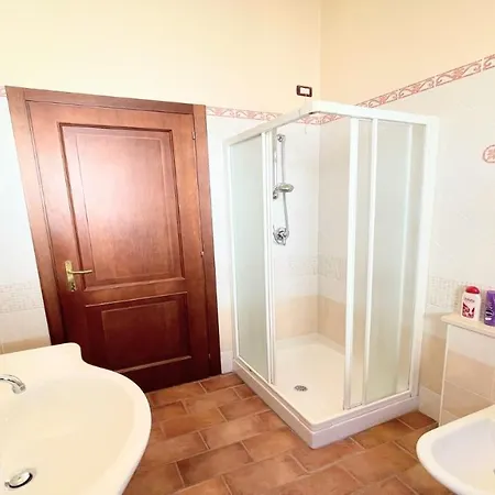 Traditional Town House Central - Car Unnecessary - Wifi - Sleeps 10 *