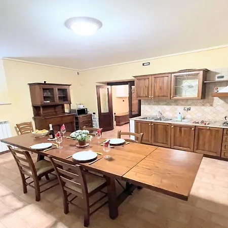 Traditional Town House Central - Car Unnecessary - Wifi - Sleeps 10 וילה *