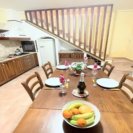 Traditional Town House Central - Car Unnecessary - Wifi - Sleeps 10 Villa Spoleto