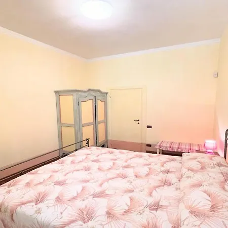 Traditional Town House Central - Car Unnecessary - Wifi - Sleeps 10 Villa *