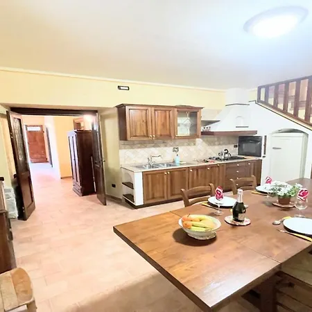 Traditional Town House Central - Car Unnecessary - Wifi - Sleeps 10 Villa *
