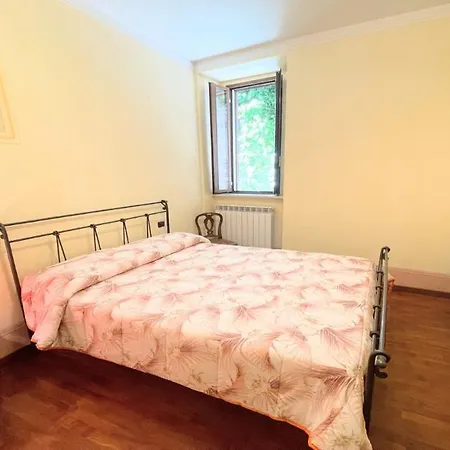 Traditional Town House Central - Car Unnecessary - Wifi - Sleeps 10 וילה ספולטו