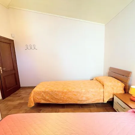 Traditional Town House Central - Car Unnecessary - Wifi - Sleeps 10 Villa Spoleto