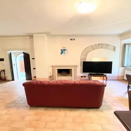 וילה Traditional Town House Central - Car Unnecessary - Wifi - Sleeps 10 ספולטו
