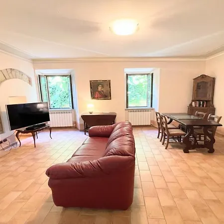 Traditional Town House Central - Car Unnecessary - Wifi - Sleeps 10 Villa