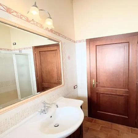 Villa Traditional Town House Central - Car Unnecessary - Wifi - Sleeps 10
